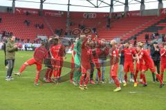 3. Fußball-Liga - Saison 2019/2020 - FC Ingolstadt 04 - 1.FC Kaiserslautern - Die Spieler nach dem Spiel - jubel - Foto: Meyer Jürgen