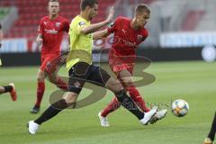 Im Bild: Hendrik Hansen (#14 Würzburger Kickers) und Filip Bilbija (#35 FC Ingolstadt)

Fussball - 3. Bundesliga - Ingolstadt - Saison 2019/2020 - FC Ingolstadt 04 - Würzburger Kickers - 02.08.2019 -  Foto: Ralf Lüger/rsp-sport.de