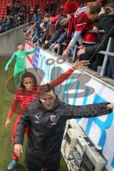 3. Fußball-Liga - Saison 2019/2020 - FC Ingolstadt 04 - Carl Zeiss Jena - Die Spieler bedanken sich bei den Fans nach dem Spiel -Dennis Eckert Ayensa (#7,FCI) - Foto: Meyer Jürgen