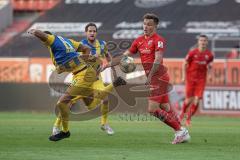 3. Liga - FC Ingolstadt 04 - Eintracht Braunschweig - Dennis Eckert Ayensa (7, FCI) Steffen Nkansah (6 Braunschweig)