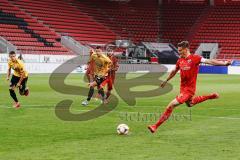 3. Liga - FC Ingolstadt 04 - SV Waldhof Mannheim - Elfmeter Stefan Kutschke (30, FCI) verwandelt sich Tor gegen Torwart Königsmann Timo (1 Mannheim)