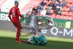 3. Fußball-Liga - Saison 2019/2020 - FC Ingolstadt 04 - Victoria Köln - Dennis Eckert Ayensa (#7,FCI)  einen Schritt zu spät - Andre Weiss Torwart Köln - Foto: Meyer Jürgen