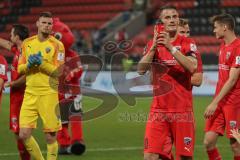 3. Liga - Fußball - FC Ingolstadt 04 - Hansa Rostock - Stefan Kutschke (30, FCI) und Torwart Fabijan Buntic (24, FCI) bedanken sich bei den Fans nach dem Spiel