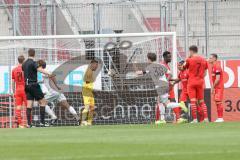 3. Liga - FC Ingolstadt 04 - FC Bayern Amateure - Tor für Bayern 1:2, Torwart Fabijan Buntic (24, FCI) schreit, Jubel bei Angelo Stiller (38 FCB)