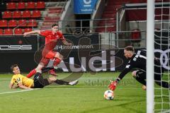 3. Liga - FC Ingolstadt 04 - SV Waldhof Mannheim - Tor 2:0 durch Maximilian Thalhammer (6, FCI) Jubel gegen Torwart Königsmann Timo (1 Mannheim)