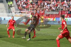 3. Fußball-Liga - Saison 2019/2020 - FC Ingolstadt 04 - Hallescher FC - Maximilian Thalhammer (#6,FCI) - Niklas Landgraf (#31 HFC) - Foto: Meyer Jürgen