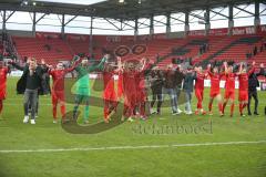 3. Fußball-Liga - Saison 2019/2020 - FC Ingolstadt 04 - 1.FC Kaiserslautern - Die Spieler nach dem Spiel - jubel - Foto: Meyer Jürgen