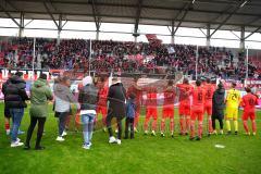 3. Liga - Fußball - FC Ingolstadt 04 - FSV Zwickau - Die Spieler vor den Fans, Kurve, Humba, Tanz, Marcel Gaus (19, FCI) Torwart Fabijan Buntic (24, FCI) Fatih Kaya (9, FCI) Maximilian Thalhammer (6, FCI) Peter Kurzweg (16, FCI) Björn Paulsen (4, FCI) Nic