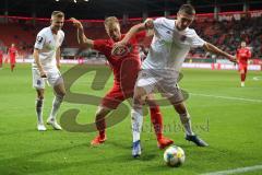 3. Liga - Fußball - FC Ingolstadt 04 - SpVgg Unterhaching - Maximilian Beister (10, FCI) Greger Christoph (15, SpVgg) Zweikampf