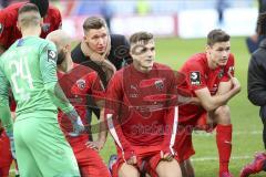 Im Bild: Fabijan Buntic (#24 FC Ingolstadt) Nico Antonitsch (#5 FC Ingolstadt) Dennis Ayensa Eckert (#7 FC Ingolstadt) vor der Fankurve

Fussball - 3. Bundesliga - Ingolstadt - Saison 2019/2020 - FC Ingolstadt 04 - M1. FC Kaiserlautern - 01.02.2020 -  F