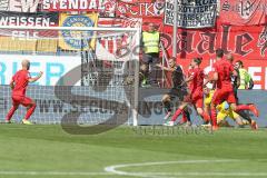 3. Fußball-Liga - Saison 2019/2020 - FC Ingolstadt 04 - Hallescher FC - Torwart Fabijan Buntic (#24,FCI)  - Nico Antonitsch (#5,FCI)  rettet auf der Linie - Foto: Meyer Jürgen