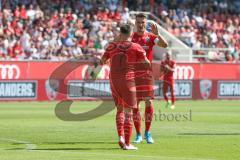 3. Fußball-Liga - Saison 2019/2020 - FC Ingolstadt 04 - Hallescher FC - Dennis Eckert Ayensa (#7,FCI)  - Stefan Kutschke (#30,FCI)  klatschen ab - Foto: Meyer Jürgen