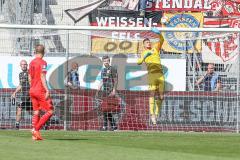 3. Fußball-Liga - Saison 2019/2020 - FC Ingolstadt 04 - Hallescher FC - Torwart Fabijan Buntic (#24,FCI)  wehrt einen Ball ab - Foto: Meyer Jürgen