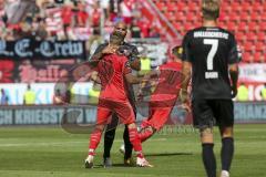 Im Bild: T. Boyd (#13 HSC) würgt Patrick Sussek (#37 FC Ingolstadt) am Hals und sieht dafür die gelbe Karter

Fussball - 3. Bundesliga - Ingolstadt - Saison 2019/2020 - FC Ingolstadt 04 - Hallescher FC - 15.09.2019 -  Foto: Ralf Lüger