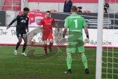 3. Liga - FC Ingolstadt 04 - KFC Uerdingen 05 - Barry Boubacar (KFC 22) Peter Kurzweg (16, FCI) Torwart Königshofer Lukas (KFC 1)