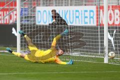 3. Fußball-Liga - Saison 2019/2020 - FC Ingolstadt 04 - FSV Zwickau - Torwart Fabijan Buntic (#24,FCI) bekommt den 3:2 Anschlusstreffer  - Foto: Meyer Jürgen