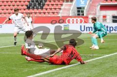 3. Liga - FC Ingolstadt 04 - FC Bayern Amateure - Caniggia Ginola Elva (14, FCI) Torwart Ron-Thorben Hoffmann (1 FCB)