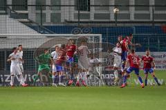 3. Liga - SpVgg Unterhaching - FC Ingolstadt 04 - Stress vor dem FCI Tor Torwart Fabijan Buntic (24, FCI) Robin Krauße (23, FCI) Björn Paulsen (4, FCI)