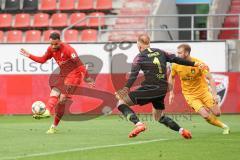 3. Liga - FC Ingolstadt 04 - SG Sonnenhof Großaspach - Fatih Kaya (9, FCI) Schuß über das Tor, Korbinian Burger (4 SG) Torwart Maximilian Reule (1 SG)