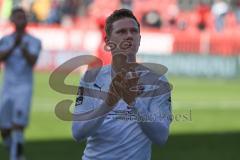 3. Fußball-Liga - Saison 2019/2020 - FC Ingolstadt 04 - Victoria Köln - Marcel Gaus (#19,FCI)   bedankt sich bei den Fans  - Foto: Meyer Jürgen