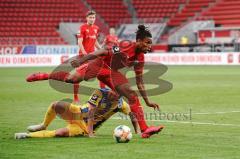 3. Liga - FC Ingolstadt 04 - Eintracht Braunschweig - Björn Paulsen (4, FCI) und Manuel Schwenk (22 Braunschweig)