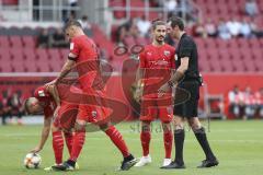 Im Bild: Kotzke Jonathan (#25 FC Ingolstadt) unterhält sich mit dem Schiedrichter - Patrick Sussek (#37 FC Ingolstadt) und Stefan Kutschke (#30 FC Ingolstadt) stehen für den Freistoß bereit

Fussball - 3. Bundesliga - Ingolstadt - Saison 2019/2020 - FC 