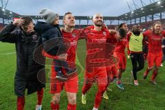 3. Liga - FC Ingolstadt 04 - Carl Zeiss Jena - Spieler tanzen für die Fans, 5:1 Sieg, Dennis Eckert Ayensa (7, FCI) Marcel Gaus (19, FCI) Nico Antonitsch (5, FCI) Thomas Keller (27, FCI) Caniggia Ginola Elva (14, FCI)