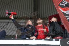 3. Fußball-Liga - Saison 2019/2020 - FC Ingolstadt 04 - 1.FC Kaiserslautern - Thomas Keller (#27,FCI)  bei den Fans mit Mikrofon - Foto: Jürgen Meyer