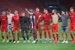 3. Liga - Fußball - FC Ingolstadt 04 - Würzburger Kickers - Jubel bei den Fans, Klatschen Freude Danke Tanzen, mitte Fatih Kaya (9, FCI) Maximilian Beister (10, FCI) Filip Bilbija (35, FCI)