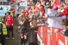 3. Fußball-Liga - Saison 2019/2020 - FC Ingolstadt 04 -  Preußen Münster - Die Spieler bedanken sich bei den Fans - Stefan Kutschke (#30,FCI) -  Foto: Jürgen Meyer