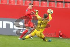 3. Fußball-Liga - Saison 2019/2020 - FC Ingolstadt 04 - Carl Zeiss Jena - Dennis Eckert Ayensa (#7,FCI)  - Flemming Niemann Torwart (#1 Jena) - Foto: Meyer Jürgen