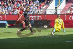 Im Bild: Nico Antonitsch (#5 FC Ingolstadt) und Fabijan Buntic (#24 FC Ingolstadt) stoppen den Gegenspieler

Fussball - 3. Bundesliga - Ingolstadt - Saison 2019/2020 - FC Ingolstadt 04 - Hallescher FC - 15.09.2019 -  Foto: Ralf Lüger