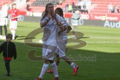 3. Fußball-Liga - Saison 2019/2020 - FC Ingolstadt 04 - Victoria Köln - Björn Paulsen (#4,FCI)  bedankt sich bei den Fans - Foto: Meyer Jürgen