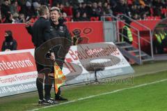 3. Liga - FC Ingolstadt 04 - 1860 München - Diskussion, Cheftrainer Jeff Saibene (FCI) mit dem Schiedsrichter