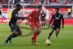 3. Liga - FC Ingolstadt 04 - KFC Uerdingen 05 - Kinsombi Christian (KFC 8) Marcel Gaus (19, FCI) Barry Boubacar (KFC 22)