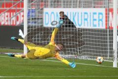 3. Fußball-Liga - Saison 2019/2020 - FC Ingolstadt 04 - FSV Zwickau - Torwart Fabijan Buntic (#24,FCI) bekommt den 3:2 Anschlusstreffer  - Foto: Meyer Jürgen