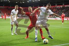 3. Liga - Fußball - FC Ingolstadt 04 - SpVgg Unterhaching - Maximilian Beister (10, FCI) Greger Christoph (15, SpVgg) Zweikampf