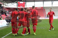 3. Liga - Fußball - FC Ingolstadt 04 - FSV Zwickau - Tor 2:1 durch Dennis Eckert Ayensa (7, FCI) Jubel mit Fatih Kaya (9, FCI) Marcel Gaus (19, FCI) Stefan Kutschke (30, FCI) Nico Antonitsch (5, FCI) Tobias Schröck (21, FCI)