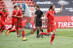 3. Liga - FC Ingolstadt 04 - FC Bayern Amateure - Tor Ausgleich Jubel 1:1 Marcel Gaus (19, FCI) mit Tobias Schröck (21, FCI) Björn Paulsen (4, FCI) Filip Bilbija (35, FCI)