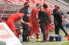 3. Liga - FC Ingolstadt 04 - FC Bayern Amateure - Cheftrainer Tomas Oral (FCI) bei den Spielern