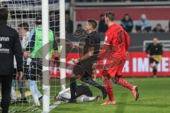 3. Liga - FC Ingolstadt 04 - 1860 München - Zweikampf im Tor, rote Karte für Maximilian Beister (10, FCI)