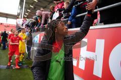 3. Liga - Fußball - FC Ingolstadt 04 - FSV Zwickau - Feiern mit den Fans, Caniggia Ginola Elva (14, FCI)