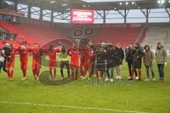 3. Fußball-Liga - Saison 2019/2020 - FC Ingolstadt 04 - Carl Zeiss Jena - Die Spieler bedanken sich bei den Fans nach dem Spiel - jubel - Foto: Meyer Jürgen