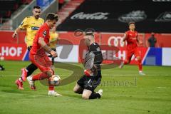 3. Liga - FC Ingolstadt 04 - SV Waldhof Mannheim - Torchance nicht genutzt Dennis Eckert Ayensa (7, FCI) gegen Torwart Königsmann Timo (1 Mannheim)