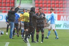 3. Fußball-Liga - Saison 2019/2020 - FC Ingolstadt 04 - Chemnitzer FC - Chef-Trainer Jeff Saibene (FCI) spricht mit Robin Krausse (#23,FCI)  - Foto: Meyer Jürgen