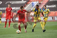 3. Liga - FC Ingolstadt 04 - Eintracht Braunschweig - Dennis Eckert Ayensa (7, FCI) Steffen Nkansah (6 Braunschweig)