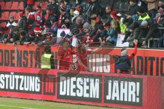 3. Fußball-Liga - Saison 2019/2020 - FC Ingolstadt 04 - Carl Zeiss Jena - Die Spieler bedanken sich bei den Fans nach dem Spiel - Stefan Kutschke (#30,FCI)  - Nico Antonitsch (#5,FCI) - Foto: Meyer Jürgen