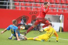 3. Fußball-Liga - Saison 2019/2020 - FC Ingolstadt 04 - Carl Zeiss Jena - Dennis Eckert Ayensa (#7,FCI)  - Flemming Niemann Torwart (#1 Jena) - Pierre Fassnacht (#17 Jena) - Foto: Meyer Jürgen