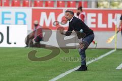 3. Liga - FC Ingolstadt 04 - Eintracht Braunschweig - Cheftrainer Tomas Oral (FCI) schreit ins Feld