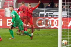 3. Liga - Fußball - FC Ingolstadt 04 - FSV Zwickau - Tor 1:0 Jubel durch Dennis Eckert Ayensa (7, FCI) mit Stefan Kutschke (30, FCI) Torwart Johannes (1 Zwickau)